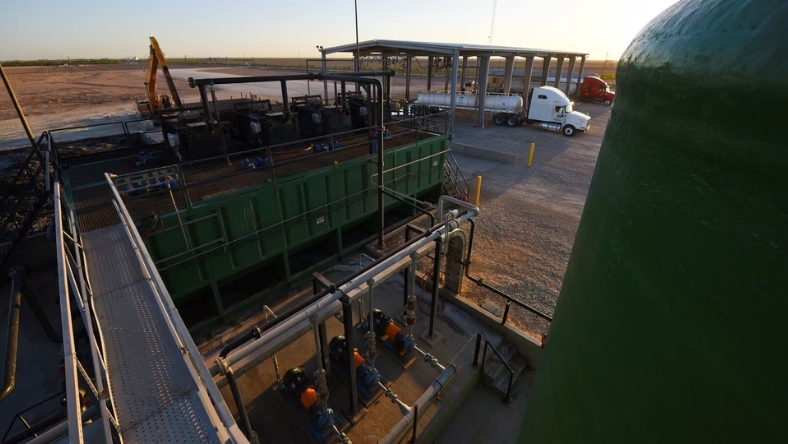 Slurry injection facility for oilfield waste disposal